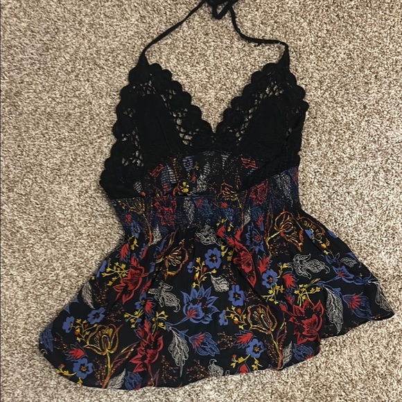 Floral Halter Top with Lace Detail - Picture 3 of 4